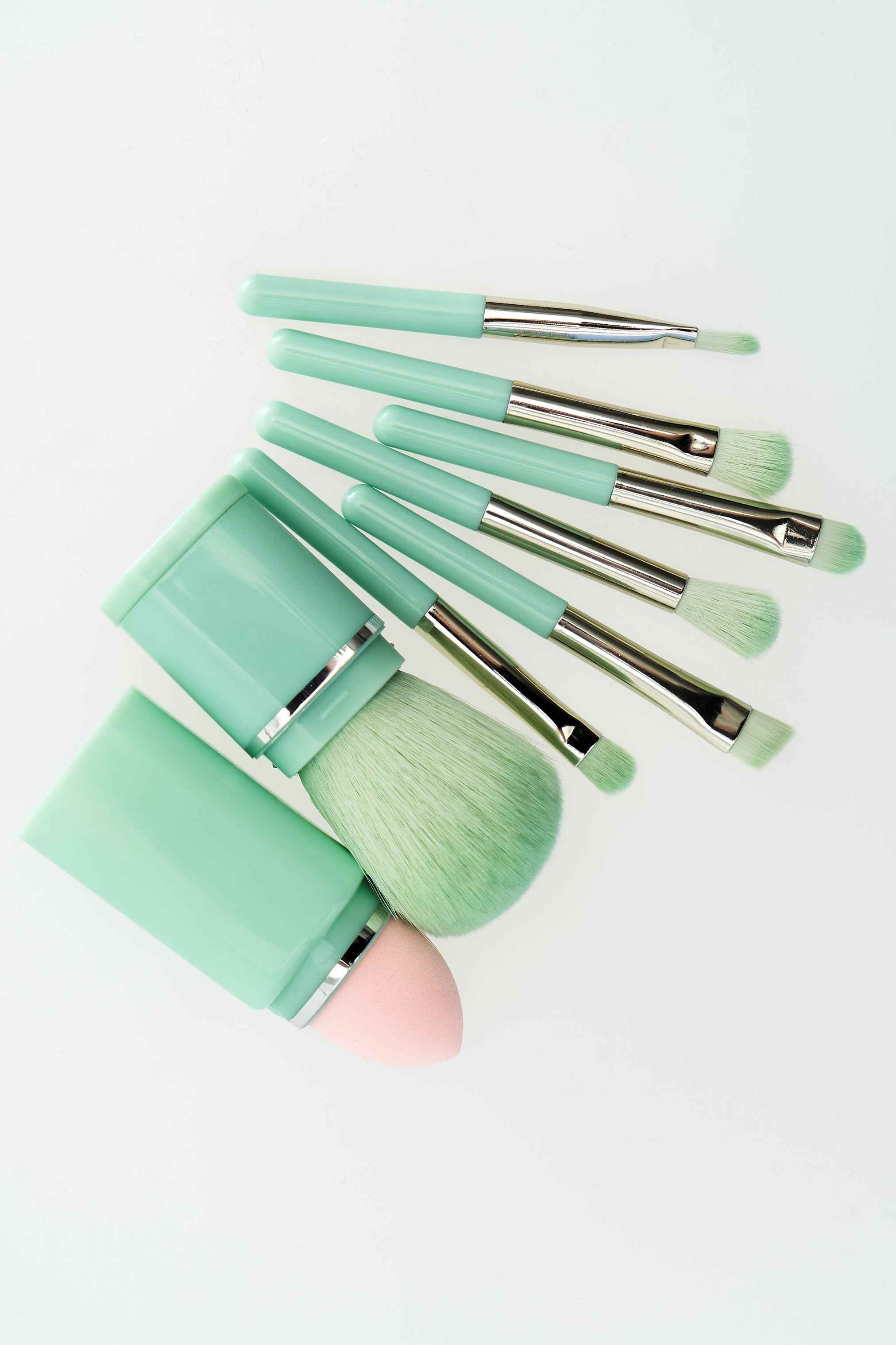 Set de pinceaux de maquillage avec étui (2 couleurs)