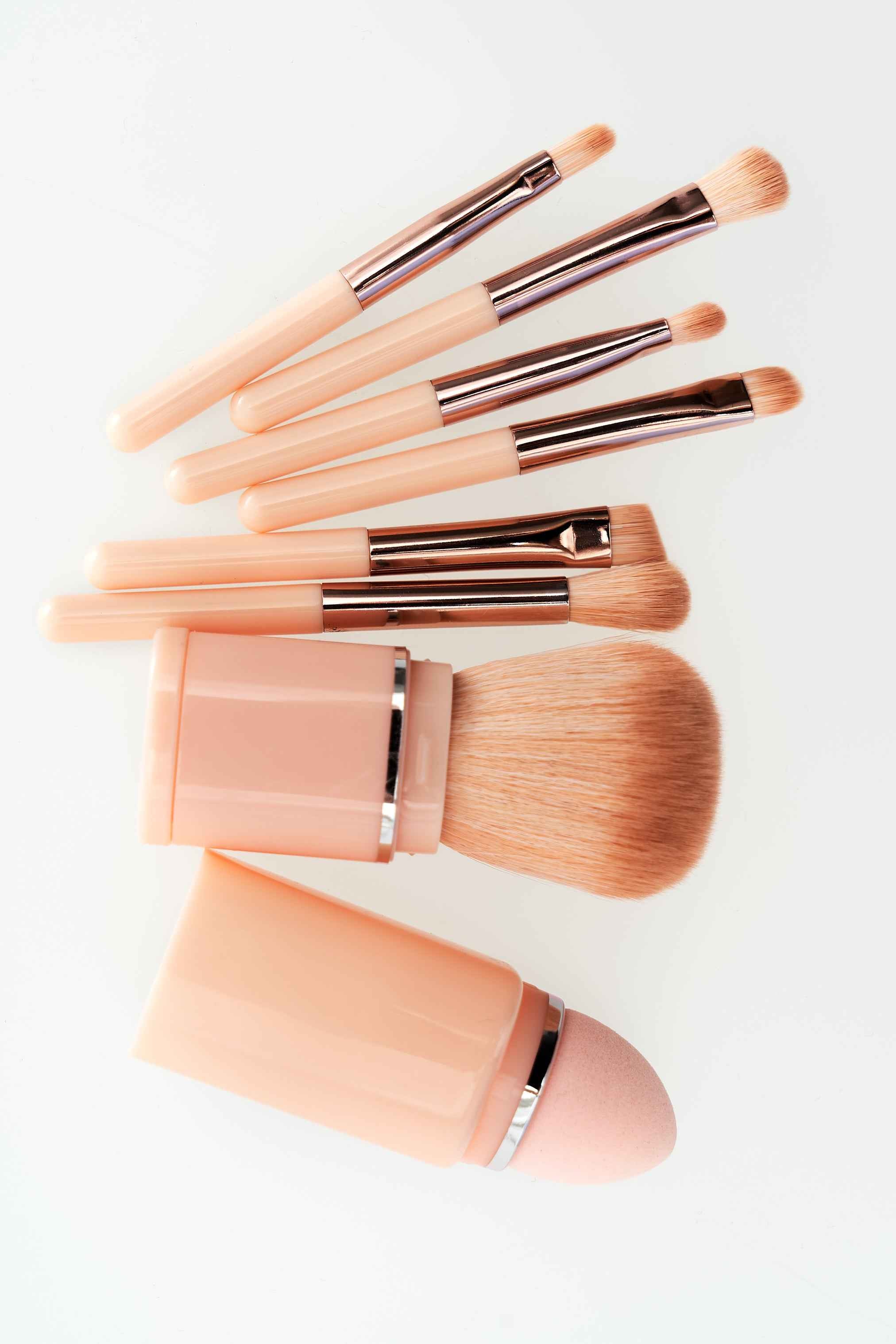 Set de pinceaux de maquillage avec étui (2 couleurs)