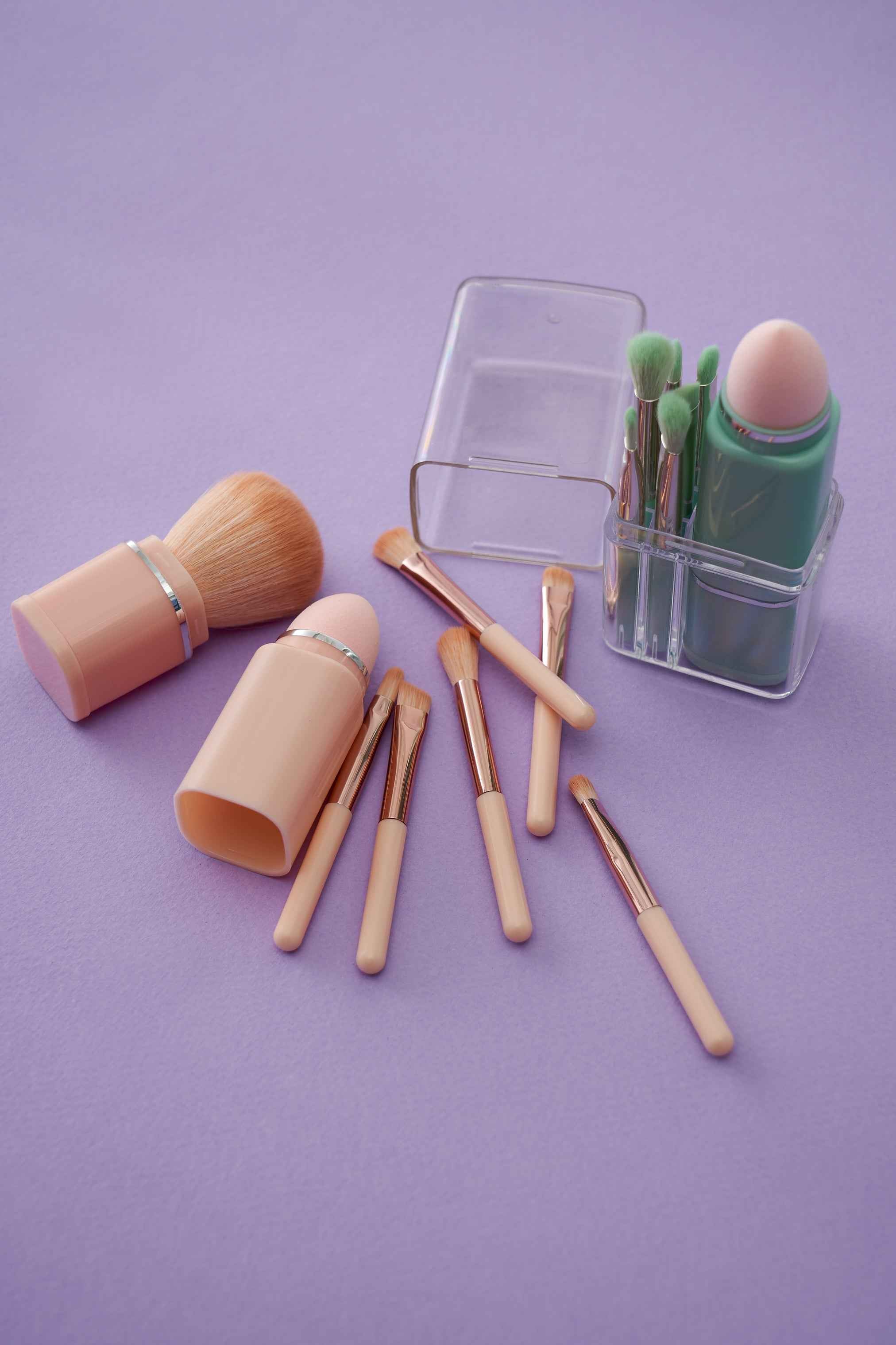 Set de pinceaux de maquillage avec étui (2 couleurs)